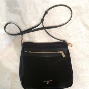 Michael Kors Jet Set Charm Crossbody